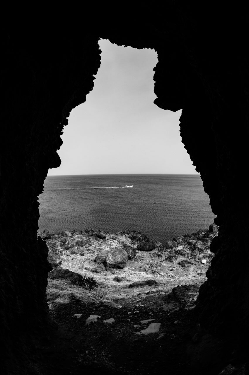 洞窟から Through a cave