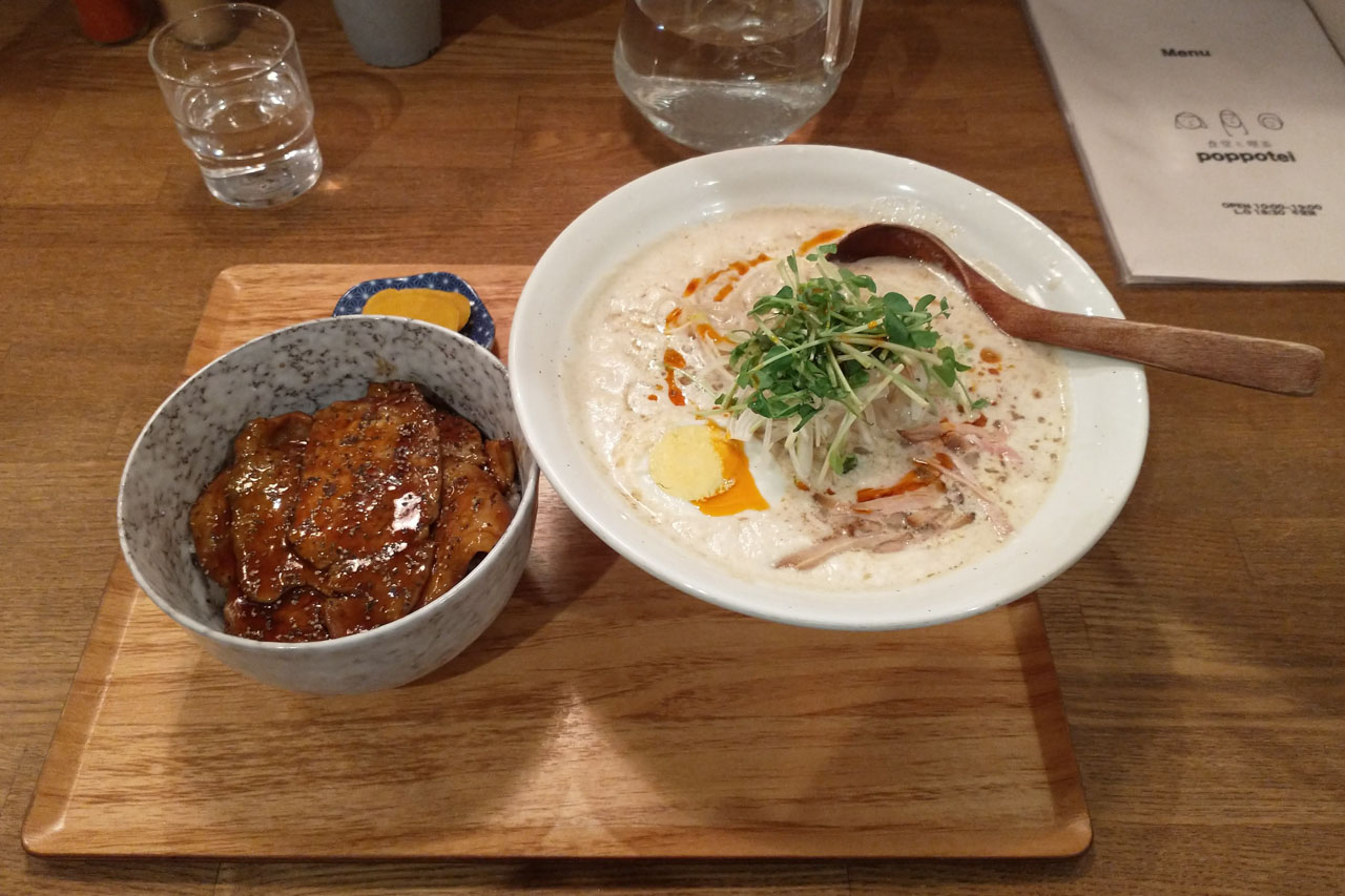 ラーメンと豚丼 Ramen and pork bowl