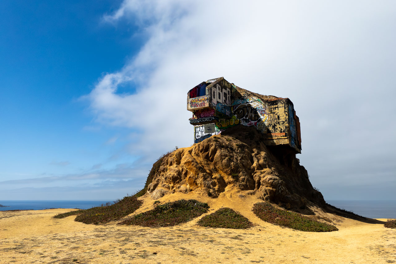 トレイルの近くにはこのような異様な建造物もある。Devil's Bunkerと呼ばれ、戦争中に建てられた測量所の跡地らしい。